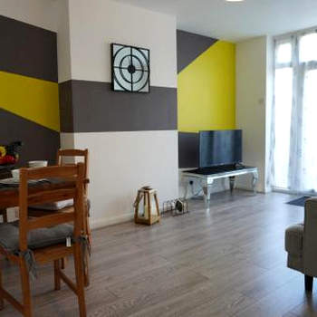 Modern and Spacious - 2 Bed House with Garden Bromley Borders
