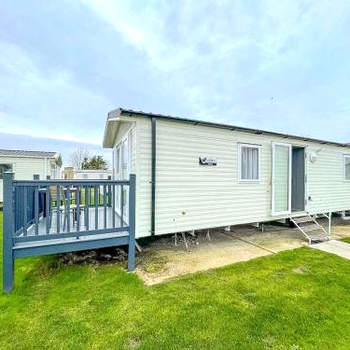 Beautiful 8 Berth Caravan With Decking At Naze Marine Park, Essex Ref 17184p