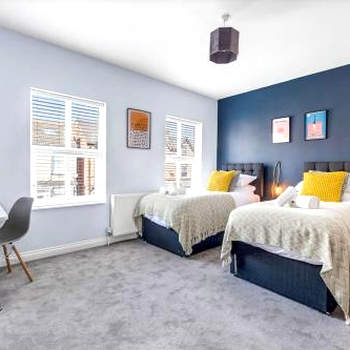 Redditch 4 Bed 3 Bath From 21 PP Per Night 5 Star