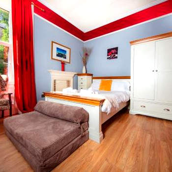 Warm, Cozy&Relaxed Apartment by Holyrood Palace