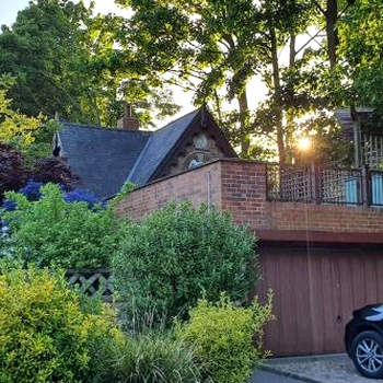 Unique 3 b'room house + free parking /city centre