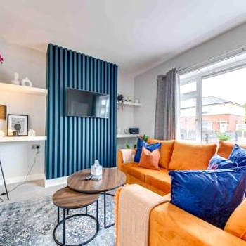 The Collier's Rest: 3 bed home in South Yorks with parking & garden.