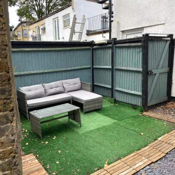 Apartment with garden