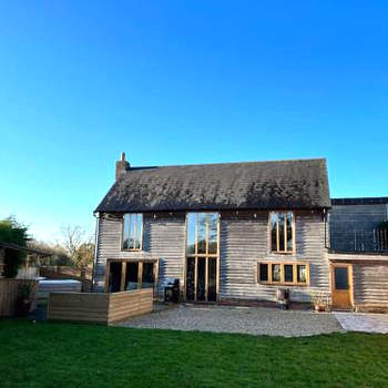 10 sleeper beautiful house with 8 seat hot tub!