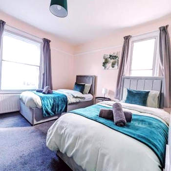 Spacious 10 Bed Contractor Pad