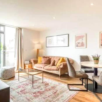 Lovely 1 bed Station flat - Central With Sofa Bed