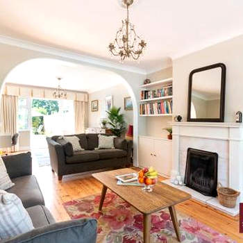 Maidenhead - 4 Bedroom House With Driveway & Garden