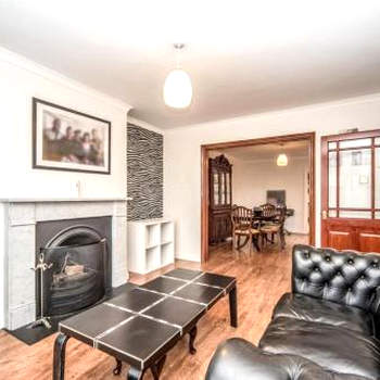 3 mins from the theme park! Charming Bedford Hideaway!