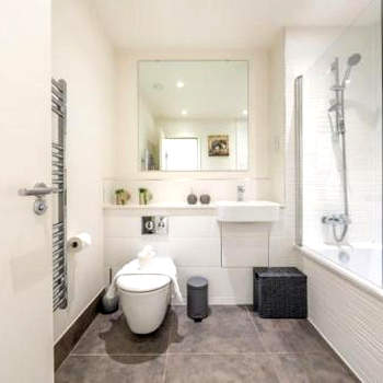 Modern 1 Bedroom Apartment in the center of Bedford