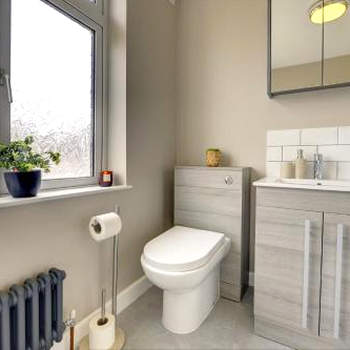 Brownstone I Newly Refub I Executive House I Parking and Pet Friendly I eco-Short Term Let by SILVA