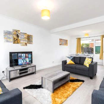 Spacious Modern Home in Sheffield