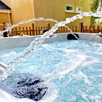 The Hamilton luxury holiday let's- The Coach House with hot tub