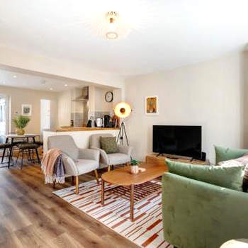 Beautifully refurbished cottage in lower Wivenhoe.