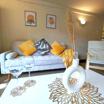 Charming 3-Bed Detached House