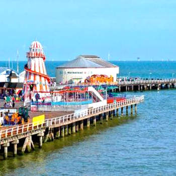 Seaside studios: Central location