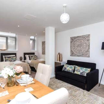 Apartment 5 The Broadwalk