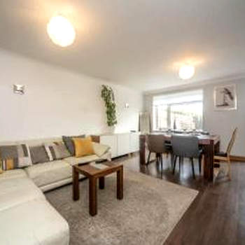 Spacious Chessington home with parking & garden