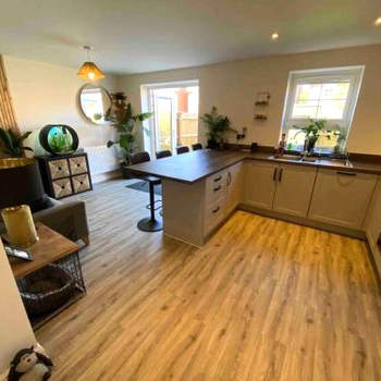 3 bedroom house - Hampton Water