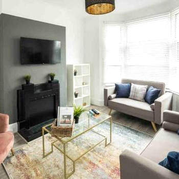 Pleasant 4 bed house with x6 beds in heart of Croydon !! - Photo ID Required
