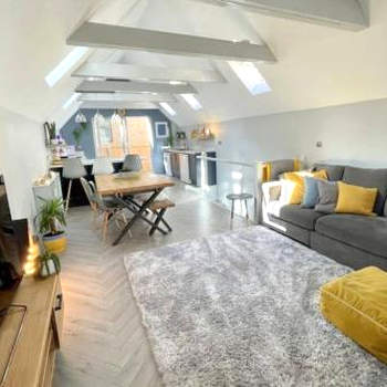 BOURNECOAST: BEAUTIFUL TWO BED COACH HOUSE-HB5458