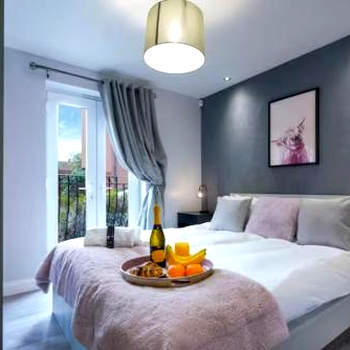 Stylish Apartment - Close to the City Centre - Free Parking, Fast Wi-Fi and Smart TV with Netflix by Yoko Property