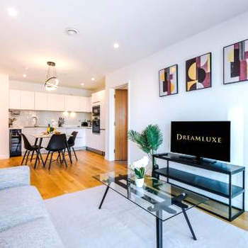Axium Suite- Modern 2 bed in Birmingham City Centre- Perfect for Business, Family and Leisure Stays by Dreamluxe