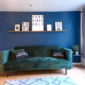 Stylish Central Apartment with Free Parking, Fast WiFI and Smart TV by Yoko Property