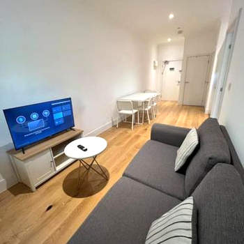 Cozy Modern Apartment in Croydon Central
