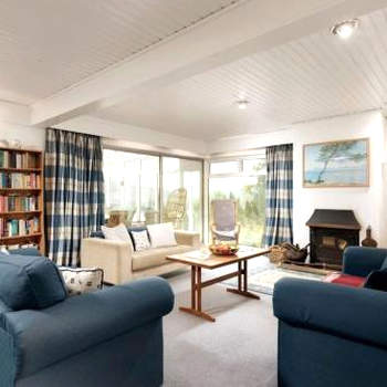 Stunning River Views, Tranquil Split-Level House, Private Garden & Parking