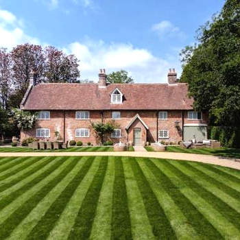 Durns. Lymore New Forest. Luxury Home with Heated Year Round Pool