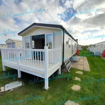Pet friendly caravan in Walton on the Naze