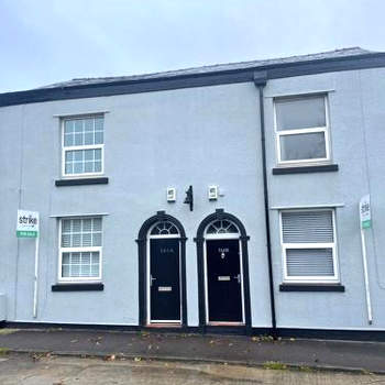 Stylish 3-Bed Gem in Romiley Newly Renovated, En Suite Comfort, Courtyard Charm, and Effortless Parking