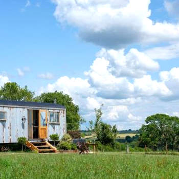 Honey Bee - Comfortable luxury shepherds hut with hot tub