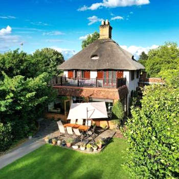 Old Wharf Cottage - Riverside Living with Pool