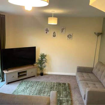 Modern Semi detached in a quiet location, Driveway parking