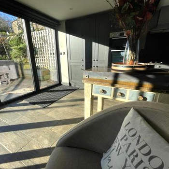 Pass the Keys The Cosy Romantic and Elegant for 2 with Hot Tub