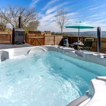1 bed property in Brynteg 81354