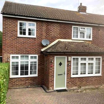 4-bed house, sleeps 7, park views, nr Stansted Apt