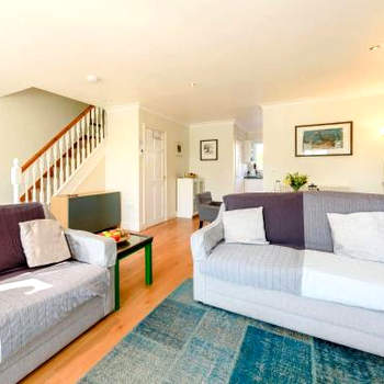 3 bed in Freshwater East FB099