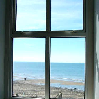 Dolphin Beach House In Tywyn