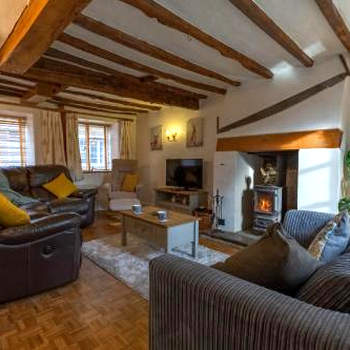 14th-century cosy 3-bed cottage Business stays