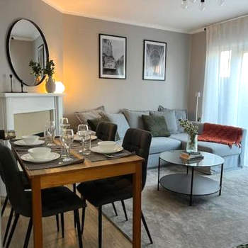 Cosy house with free parking