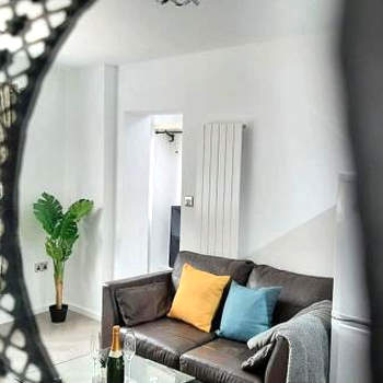 Stunning self-contained flat in house