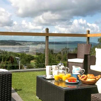 Coastal Cottage with Stunning Views Pass the Keys