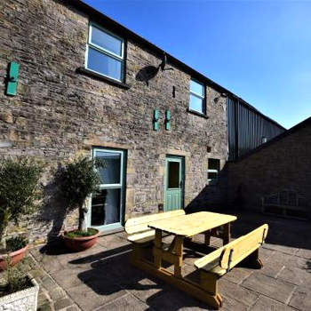 4 Bed in Whaley Bridge PK534
