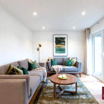 Woking - 3 Bedroom House - With Garden