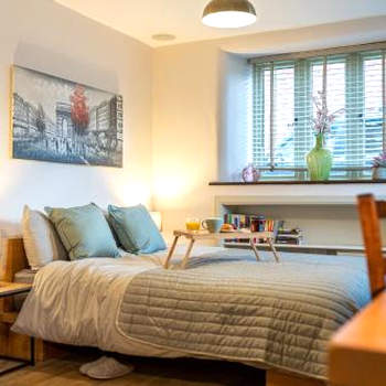 Cosy country studio, sleeps 4, parking, wifi