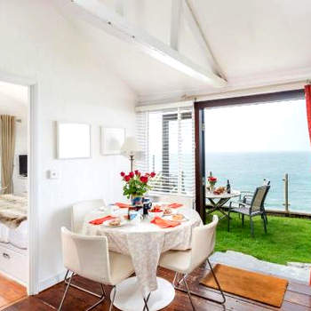 1 Bed in Whitsand Bay 74824