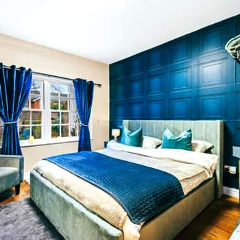 Banging 1-bed serviced apartment with free parking