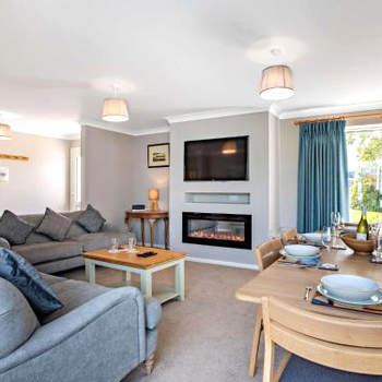 3 Bed in Weybourne 78104
